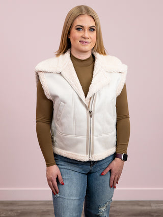 You Go Girl Suede Zipper Vest | Cream