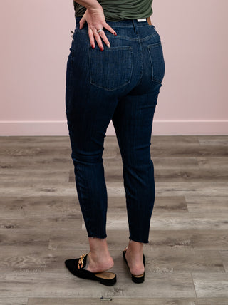 Judy Blue | Mid Rise | Dark Wash Skinny | Zander