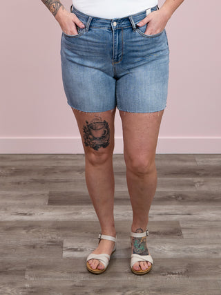 *FINAL SALE* Judy Blue | Mid Rise | Mid Wash Cut Off SHORTS | Lars