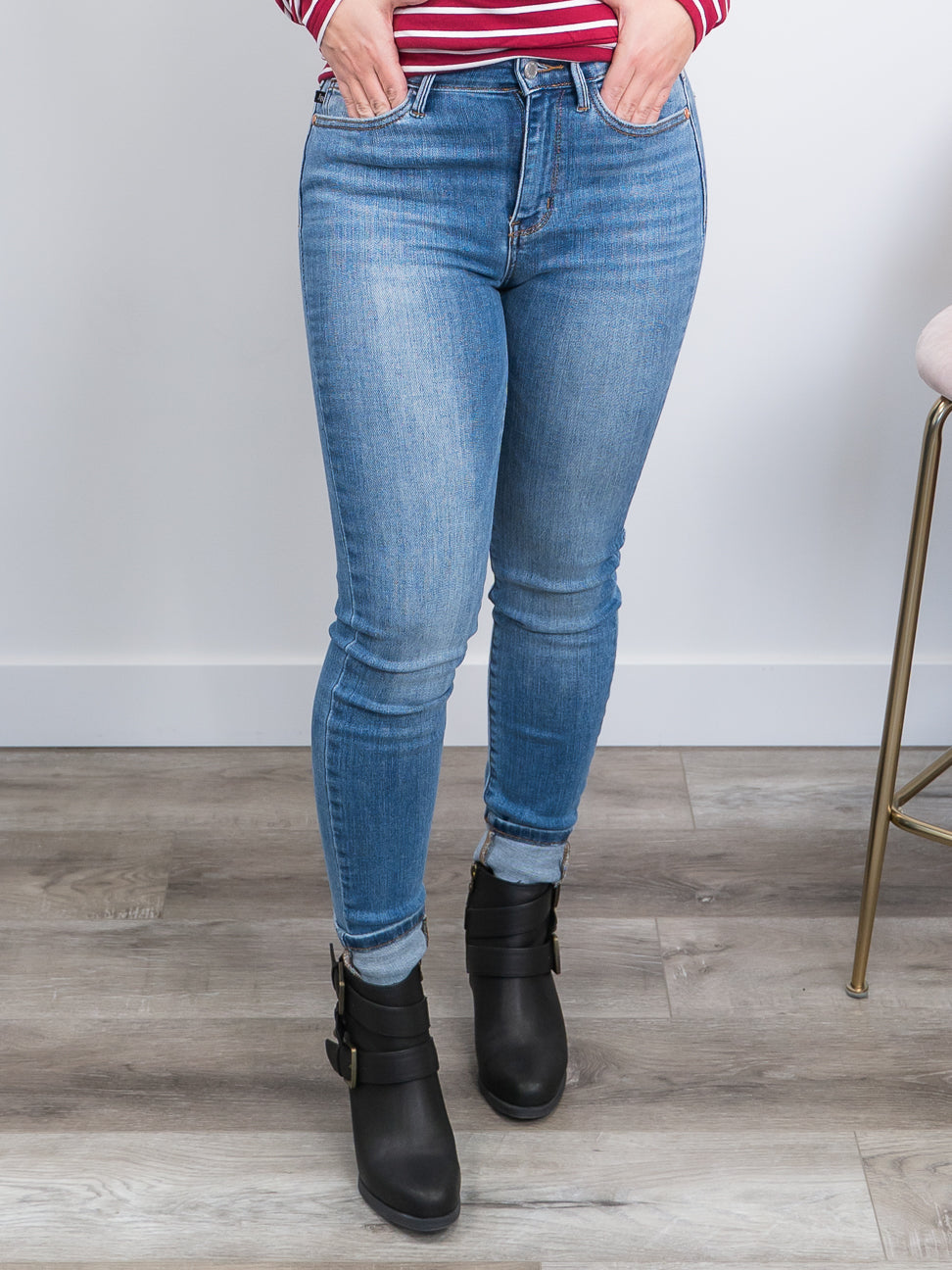 *FINAL SALE* Judy Blue | Mid Rise | Vintage Light Wash Skinny | Quentin